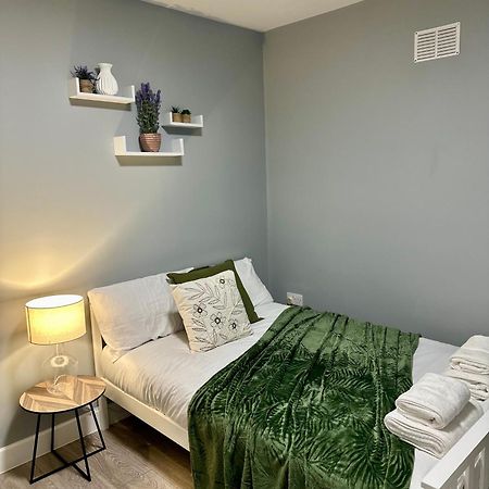 Cosy Ensuite Double Room, Near Heathrow Airport Northolt  Eksteriør billede