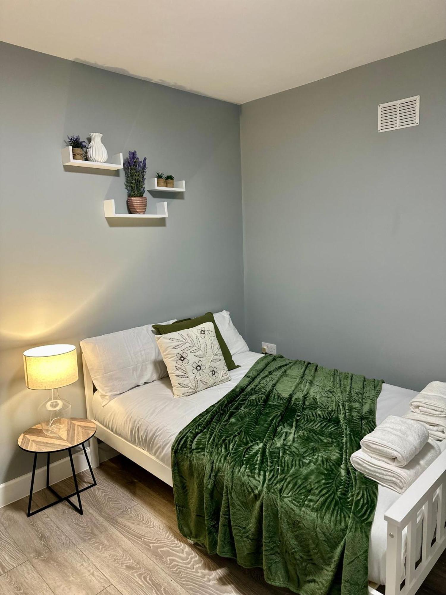 Cosy Ensuite Double Room, Near Heathrow Airport Northolt  Eksteriør billede