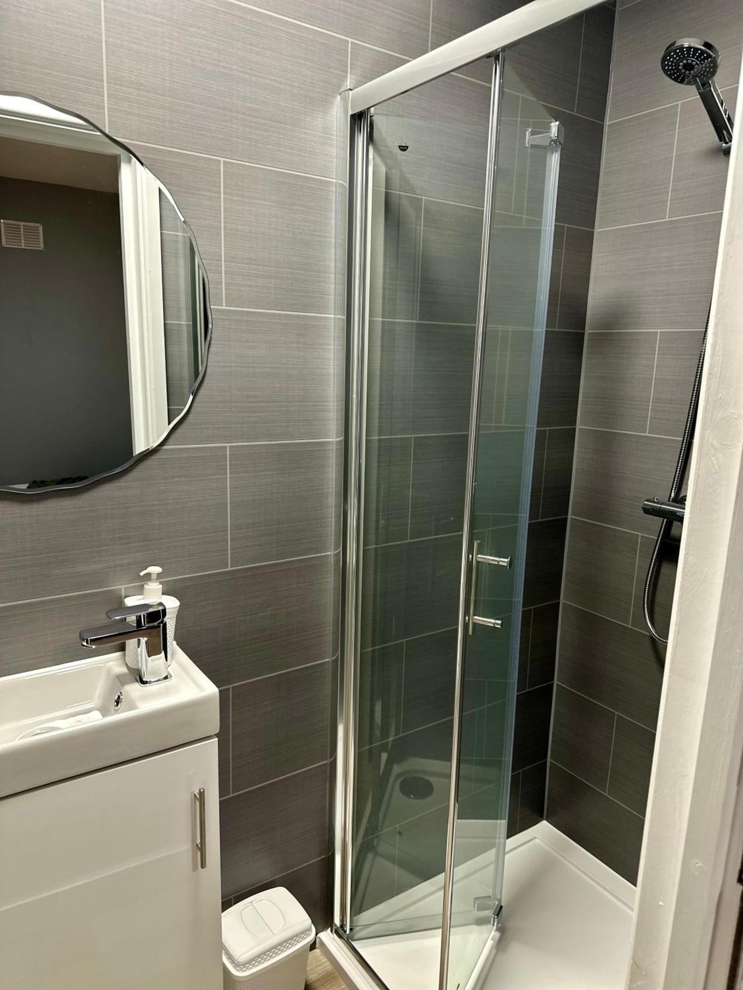 Cosy Ensuite Double Room, Near Heathrow Airport Northolt  Eksteriør billede