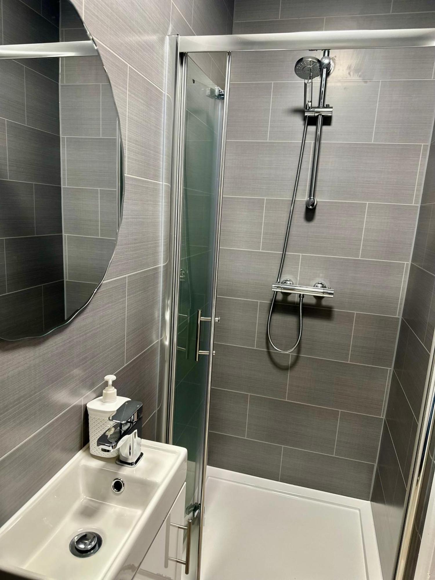 Cosy Ensuite Double Room, Near Heathrow Airport Northolt  Eksteriør billede