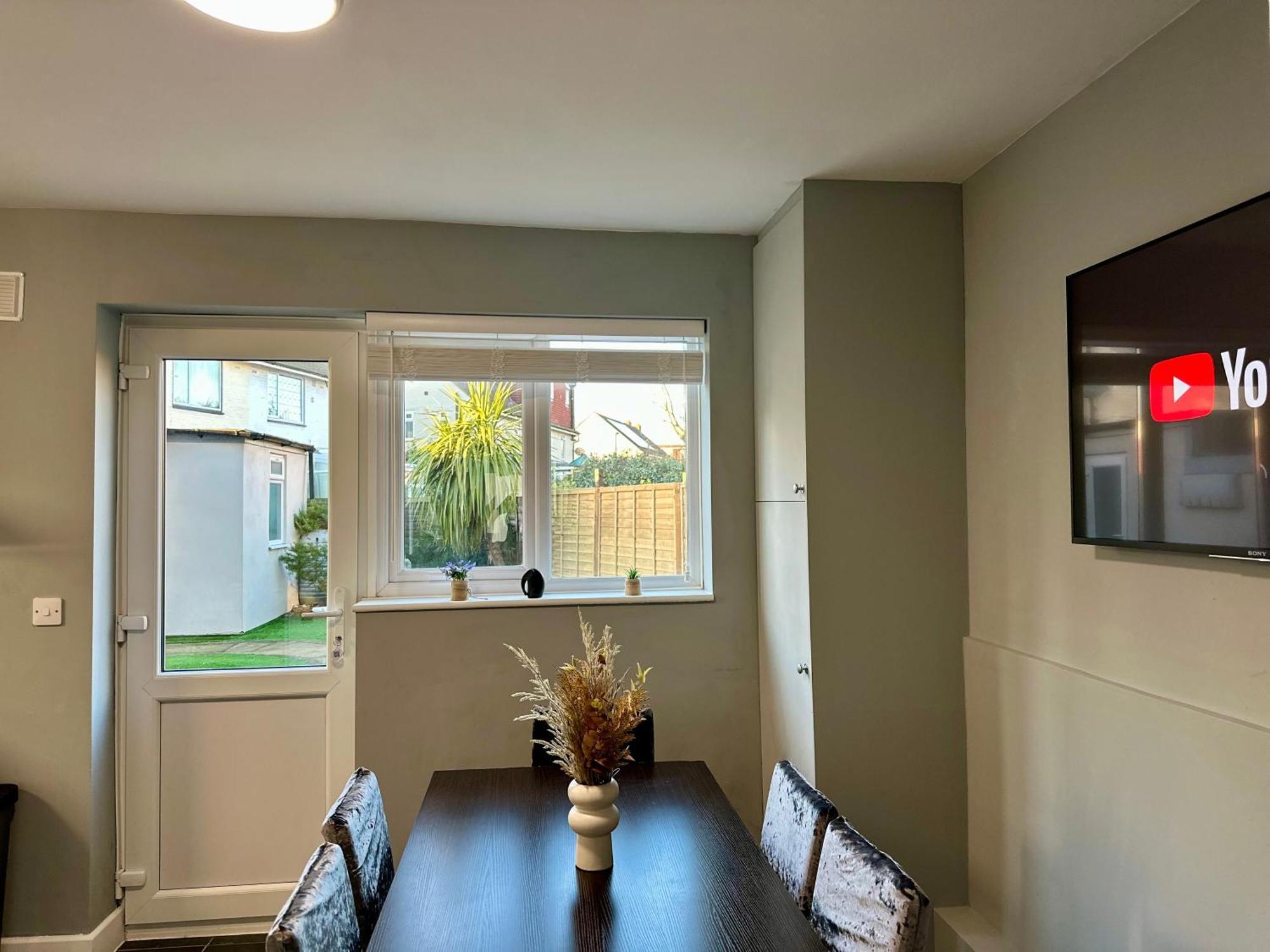 Cosy Ensuite Double Room, Near Heathrow Airport Northolt  Eksteriør billede